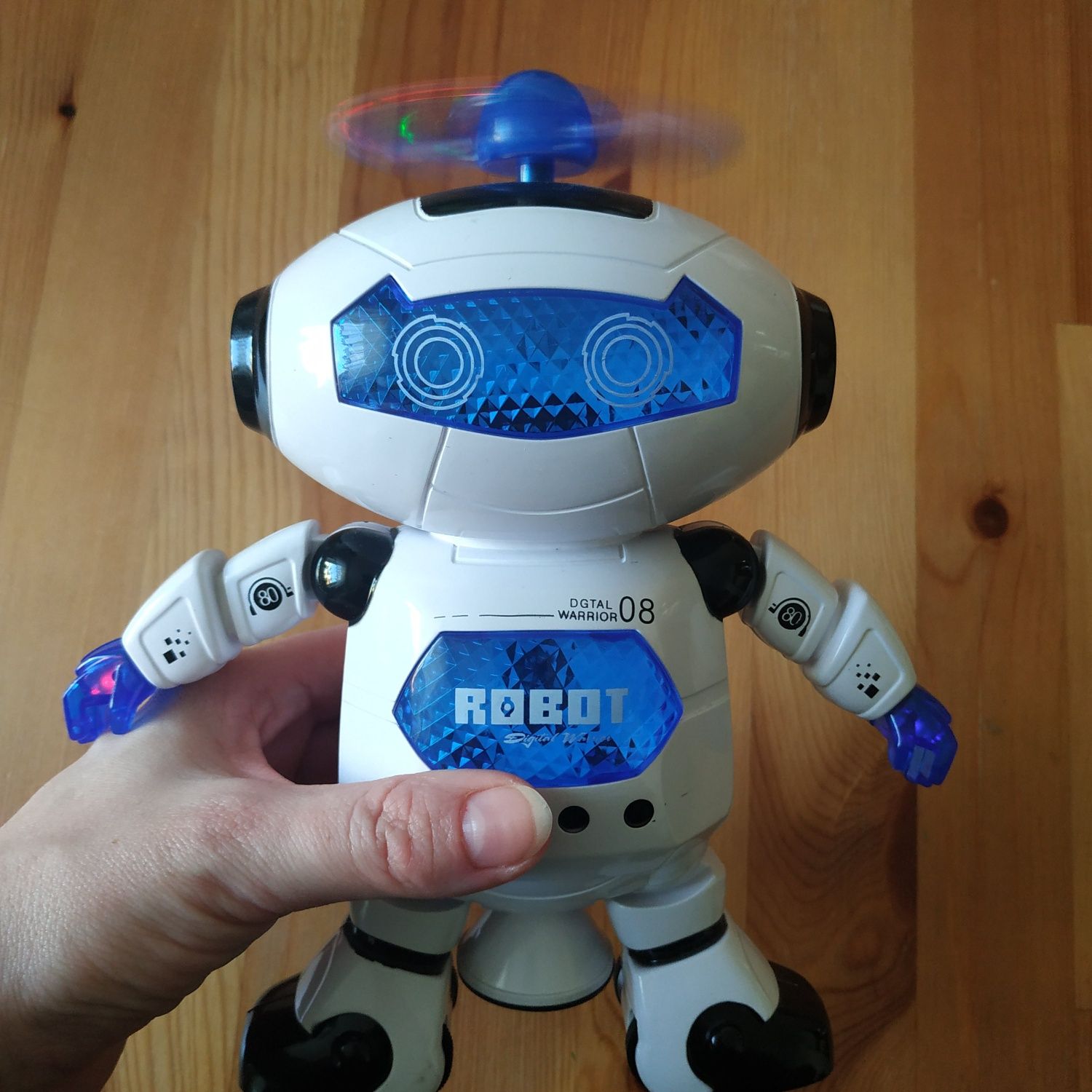 Tańczący robot zabawka