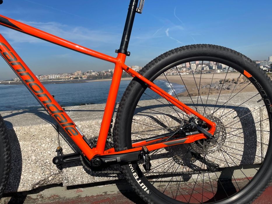 Cannondale TRAIL 5 Mountainbike. C/ Mudanças e travões Shimano. 
Como