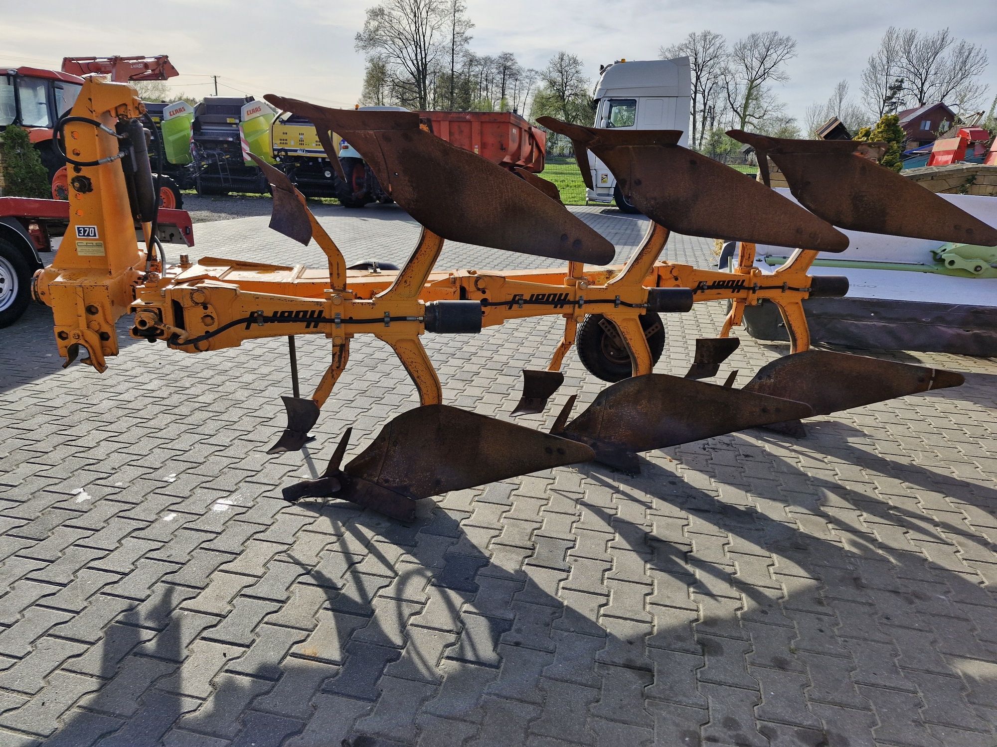Pług obrotowy Huard 370 3-skibowy Zabezpieczenia hydrauliczne