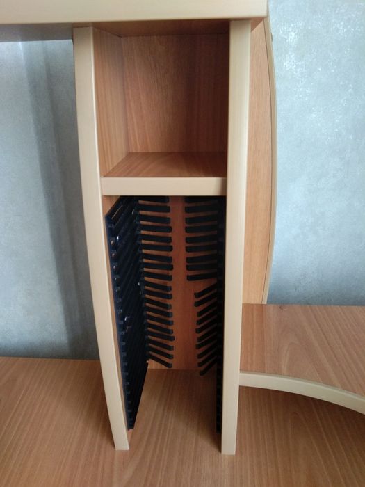 Стіл комп'ютерний