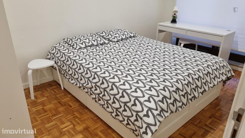421462 - Quarto 3, com cama de casal em...