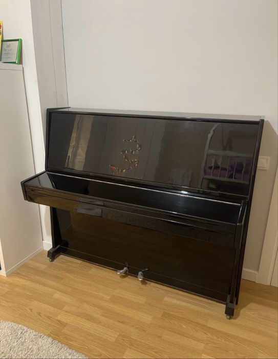 Продам фортепіано чорне