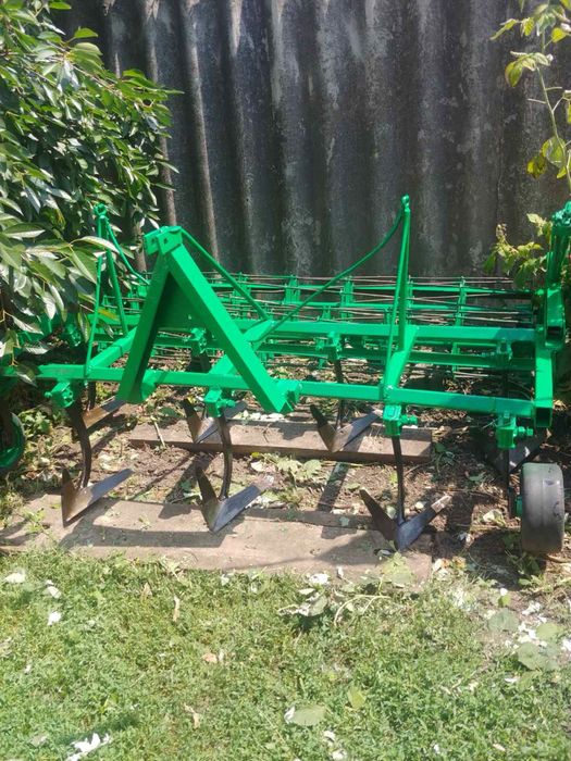 Саморобний трактор з повним навісним обладнання