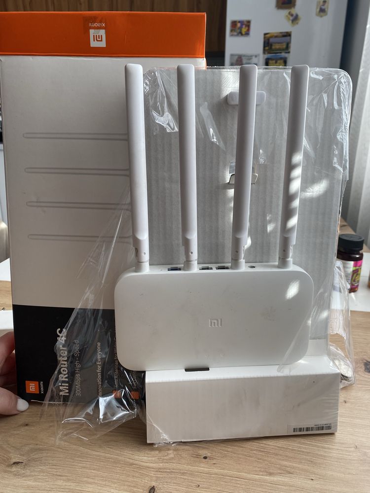 Маршрутизатор Wi-Fi Xiaomi Mi WiFi Router 4C (DVB4231GL)