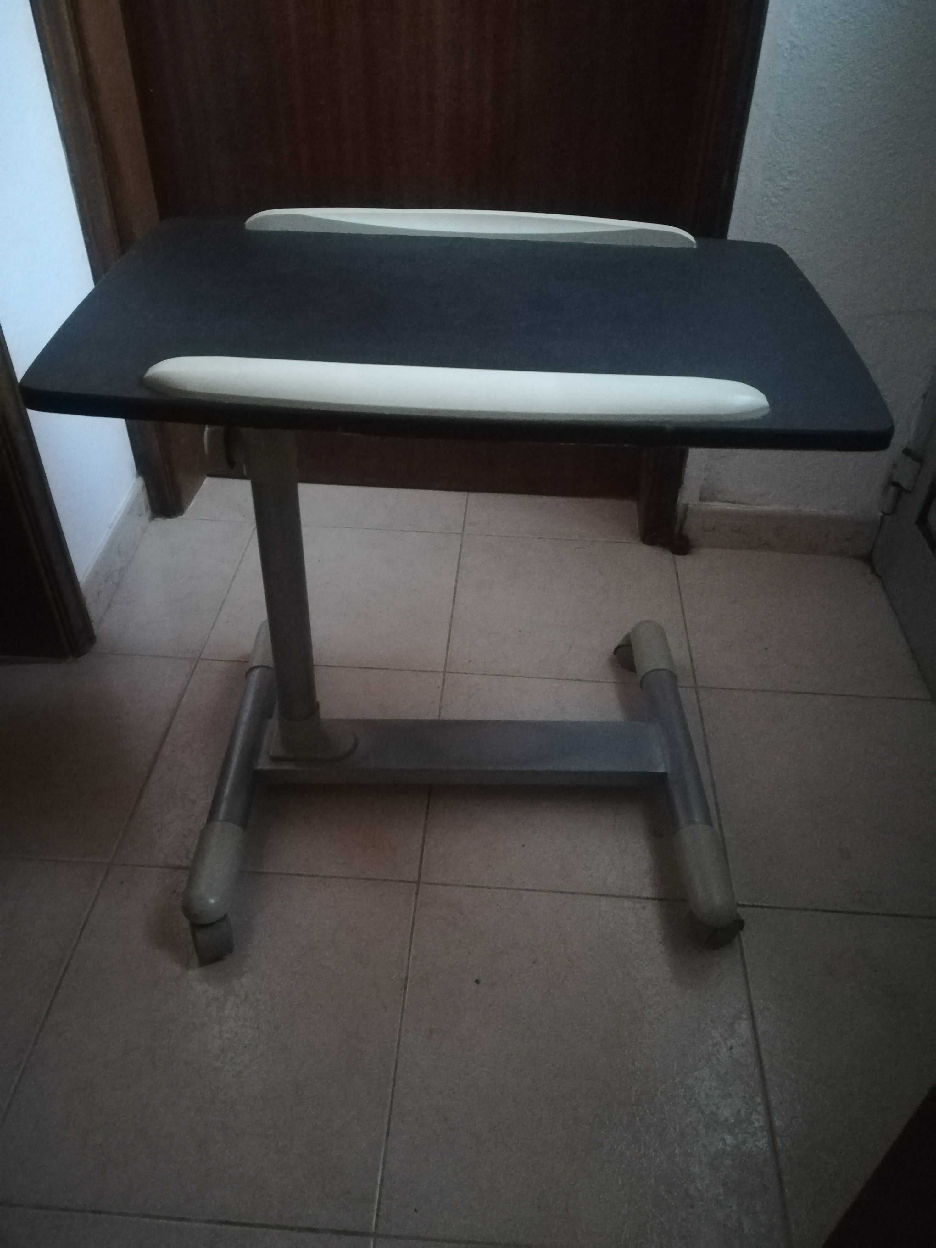 Mesa de Apoio Ajustável