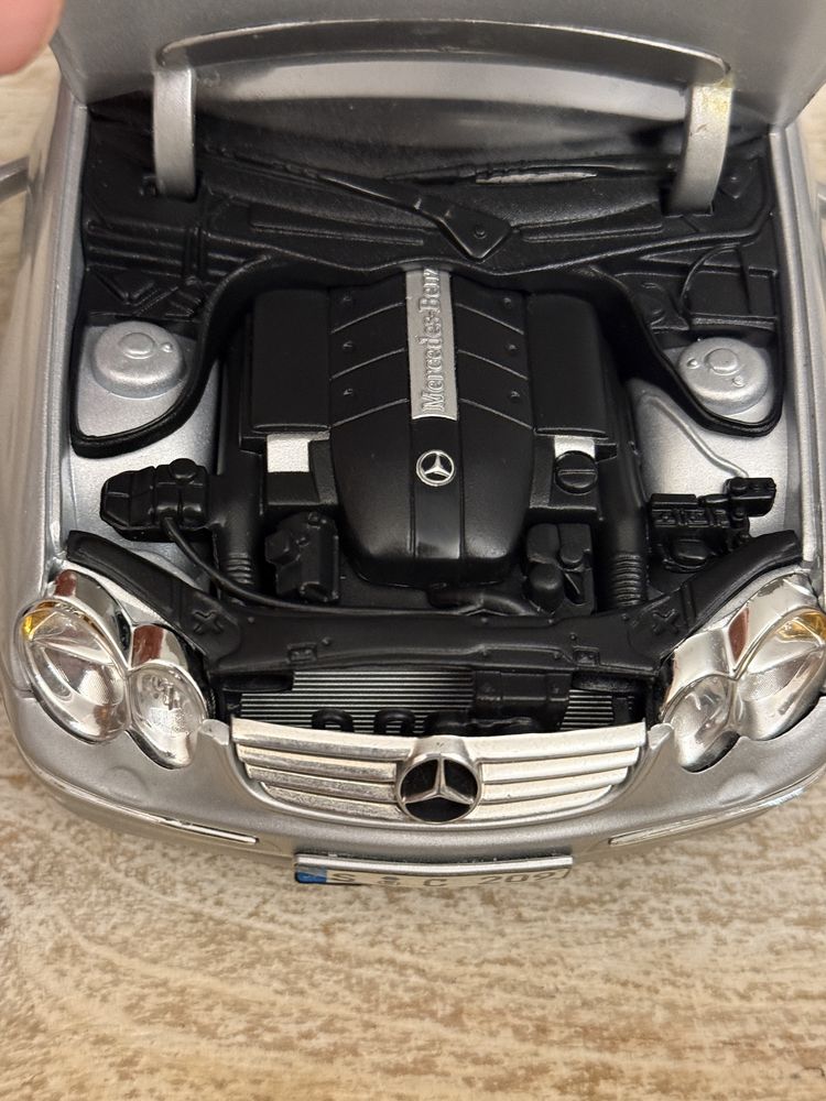 Model auta KYOSHO 1:18 Mercedes-Benz CLK Coupe W209