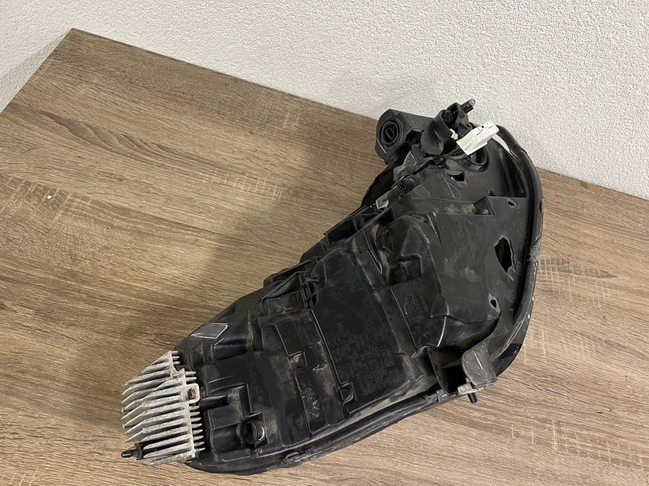 Фари Tesla Model 3 на запчастини в наявності.