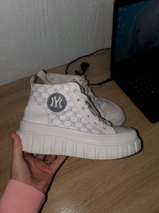 кеди, кросівки, ботинки