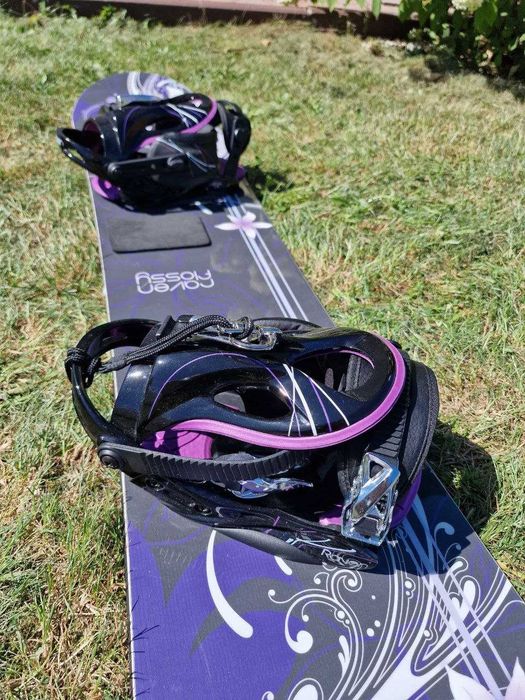 Deska snowboardowa Raven 151 cm z wiązaniami, jak nowa