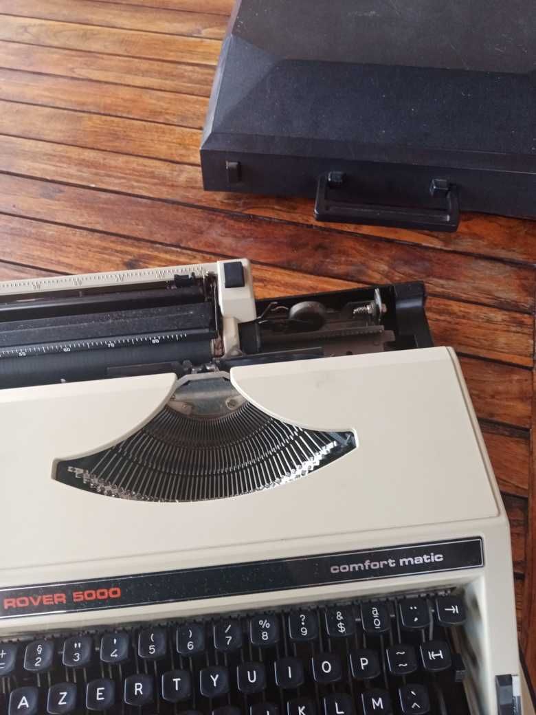 Máquina de Escrever Rover 5000 Comfort Matic