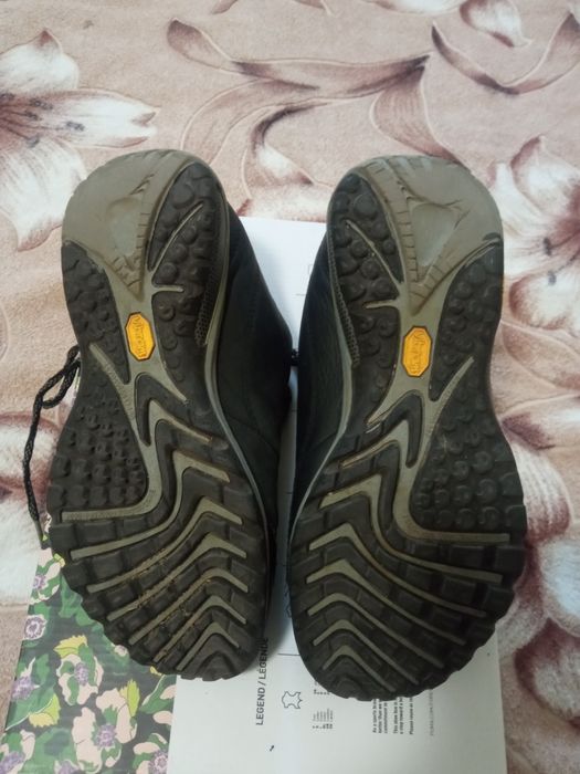 Кроссовки Merrell и Calvin Klein.