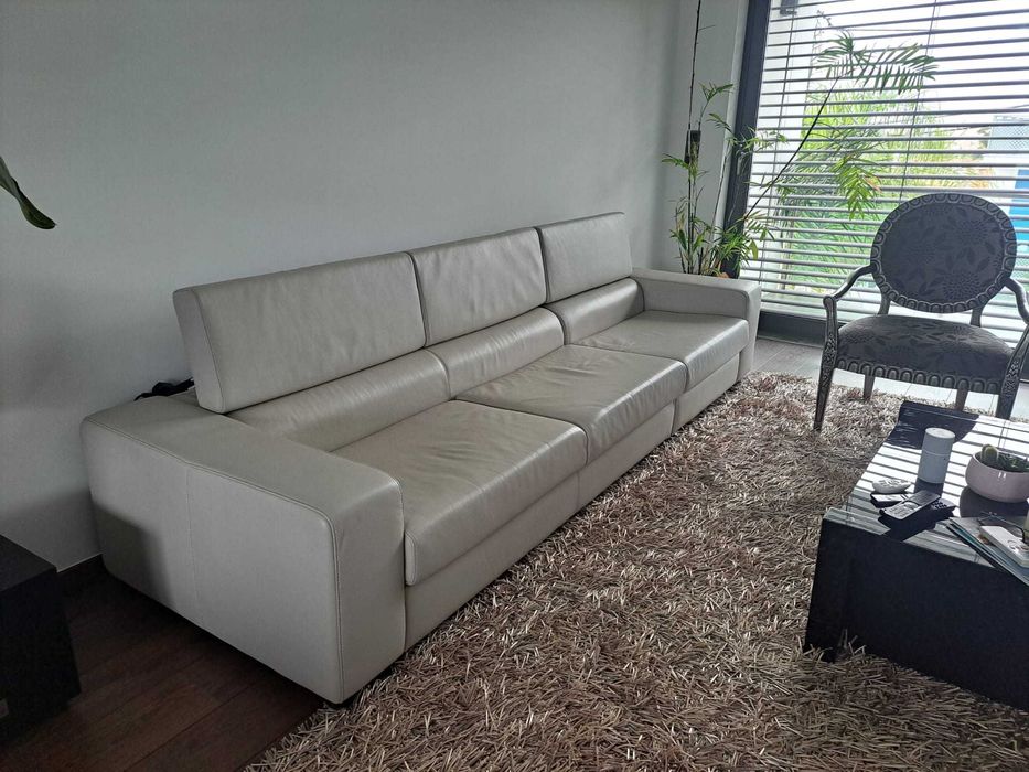 Sofá premium Estofal em Pele 4-5 Lugares - 305cm - Encosto Rebatível
