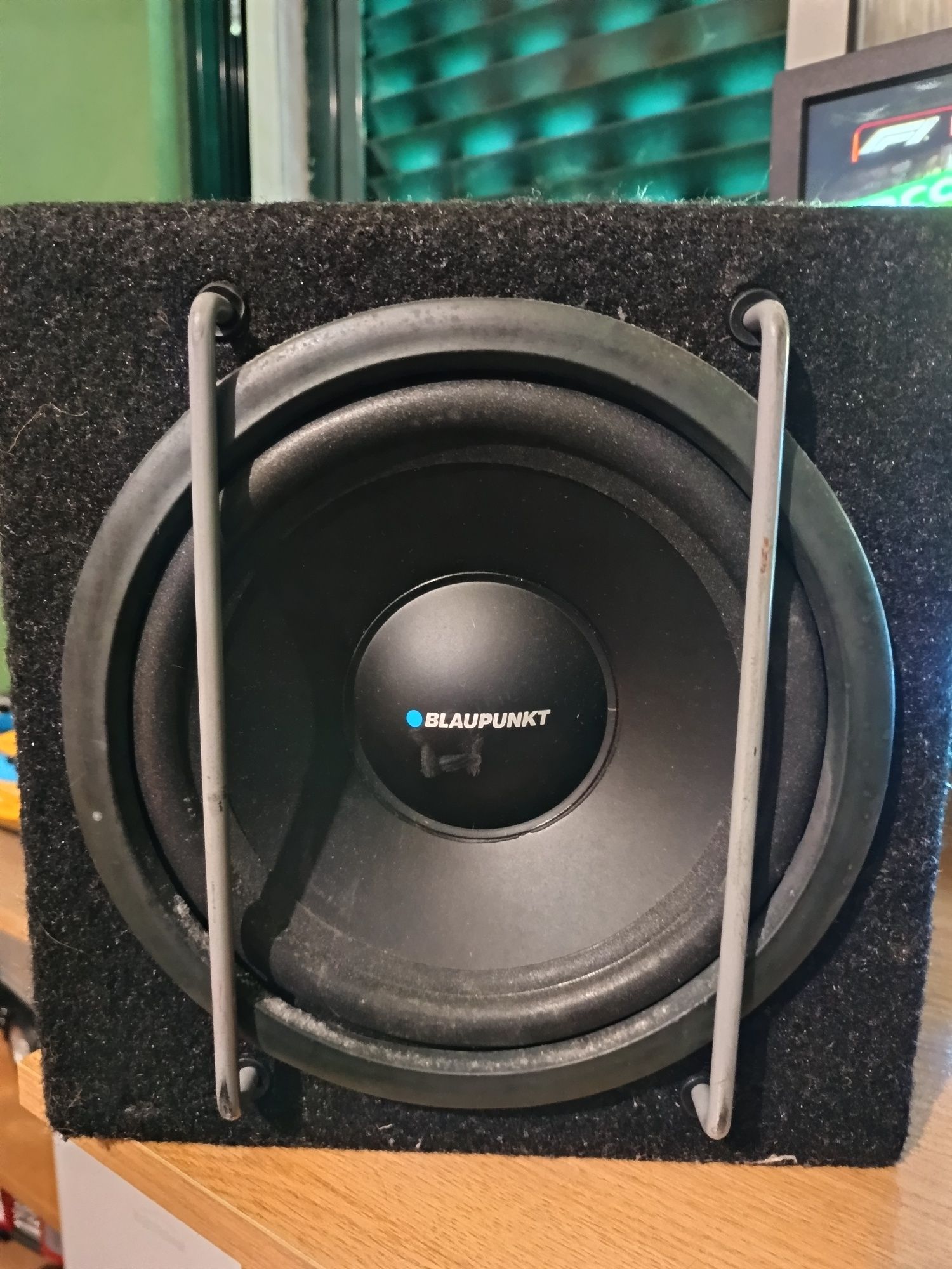 Subwoofer Blaupunkt com amplificador incorporado