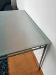Mesa de Vidro com sinais de desgaste