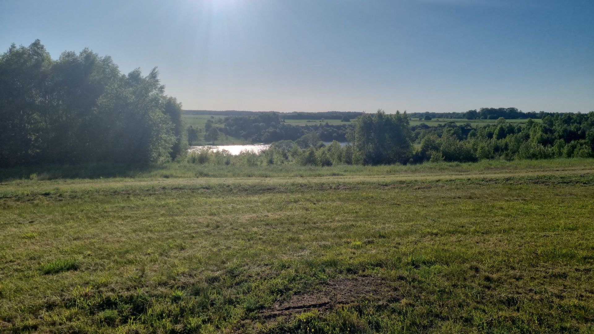 Działki budowlane nad jeziorem Busko z bezpośrednim dojściem do wody.