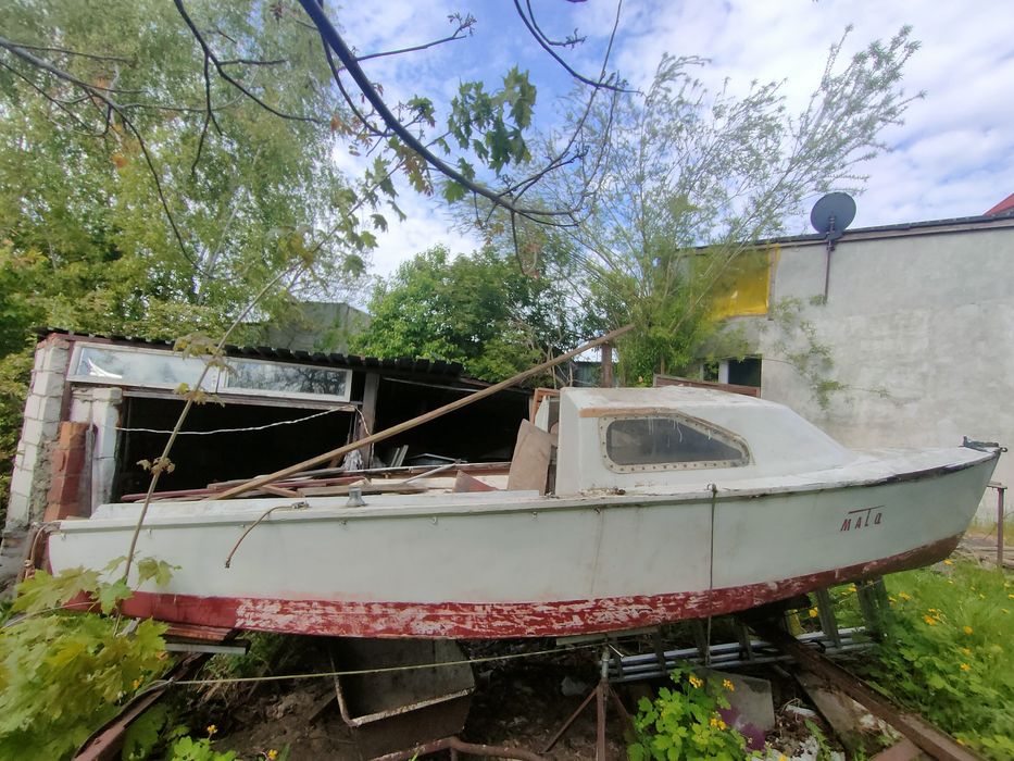 Łódka wędkarska kabinowa