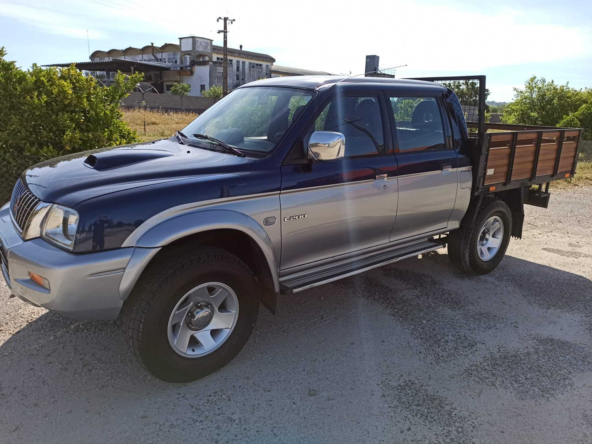 Vende-se Mitsubishi L200 Cabine Dupla  4x4 115 cv pick-up