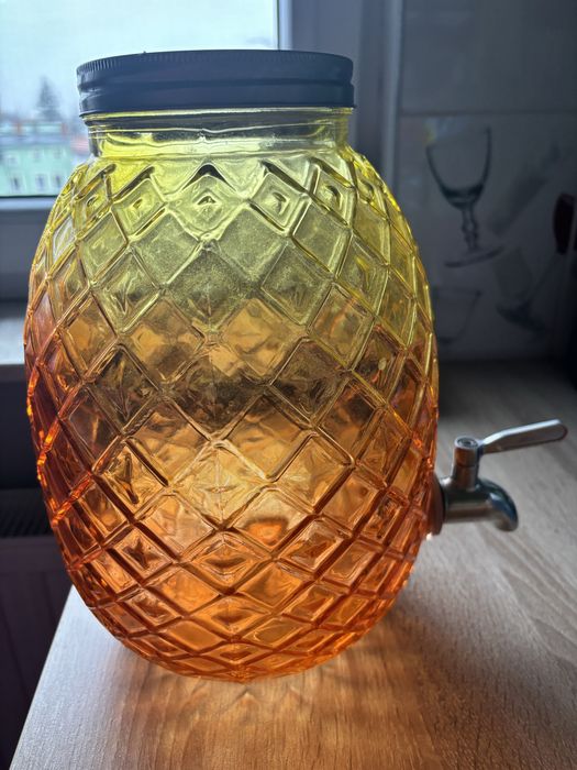 Słój z metalowym kranikiem