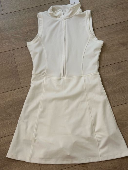 Біла спортивна сукня з шортами XS