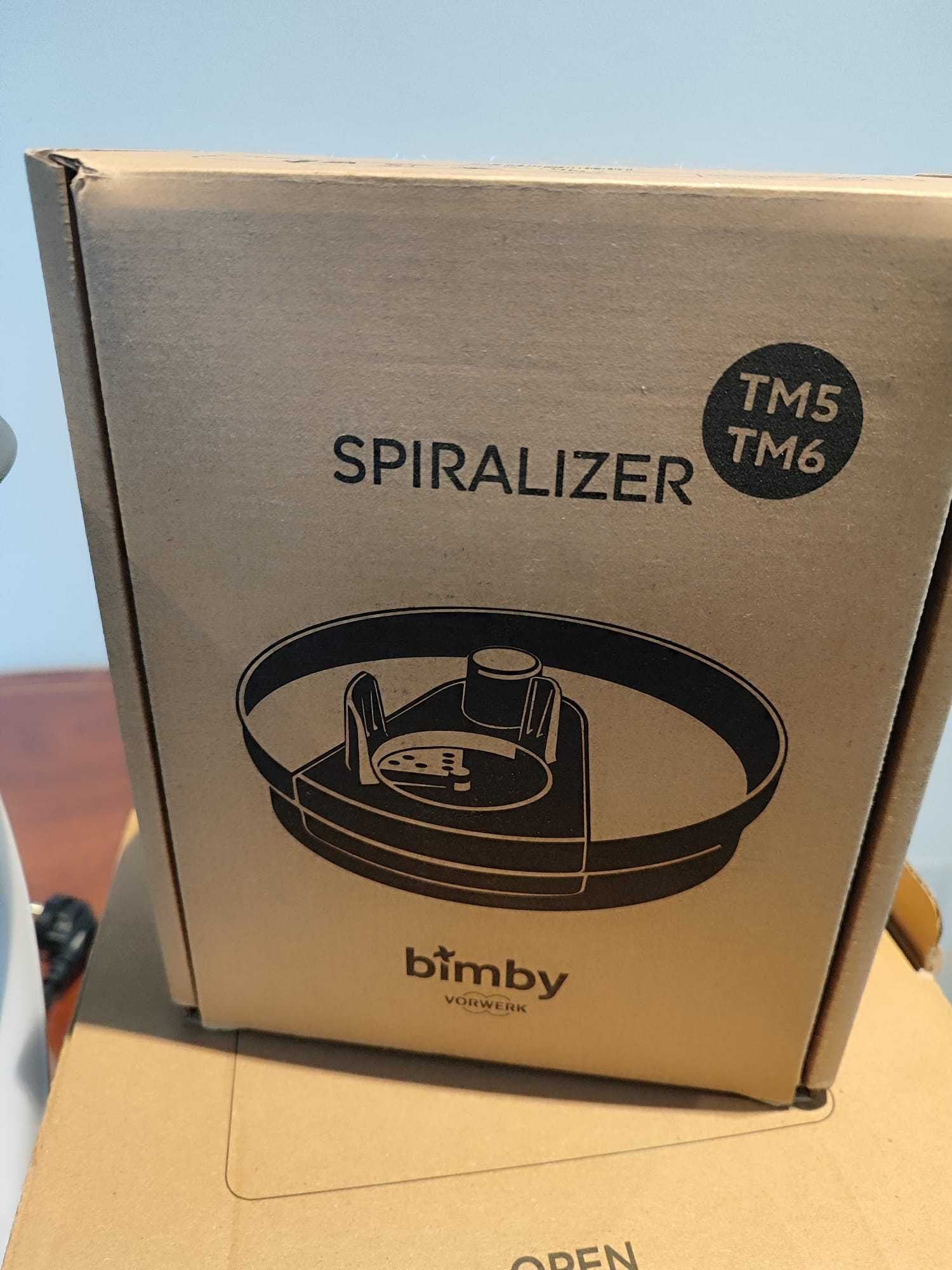 BIMBY TM6 com Garantia + Acessórios Extras (como nova!)
