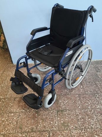 Wózek inwalidzki dla osoby niepełnosprawnej. Za darmo