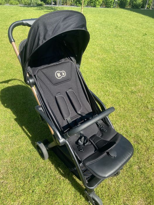 Wózek spacerowy czarny skladany Apino