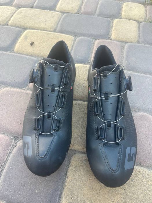 Велотуфлі шосе і крос