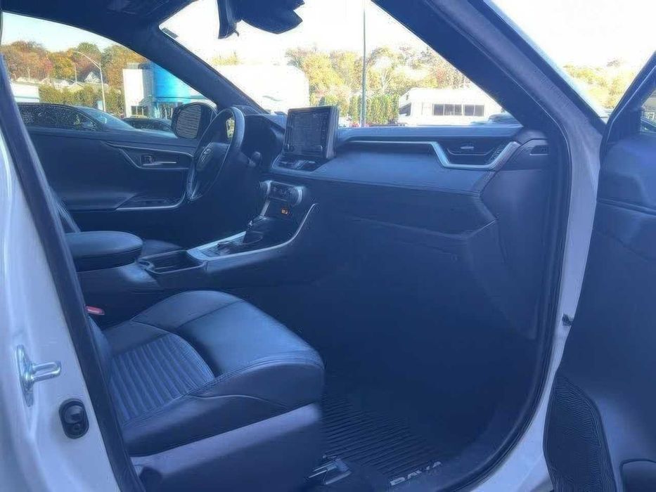 Toyota RAV4 Hybrid XSE      2020