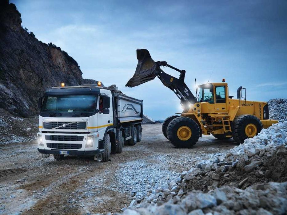 Вивіз сміття будівельного і побутового. Послуги спецтехніки