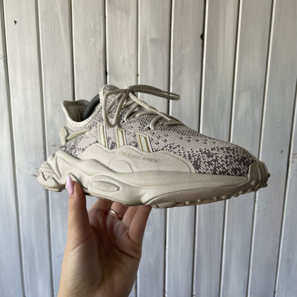 Женские кроссовки Adidas Ozweego 38,5р