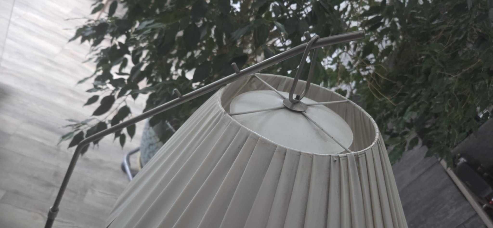 Lampa stojąca projektu Apolinarego  Gałeckiego Biały Kruk