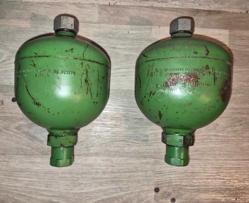 Гідроакумулятор RE321770 на John Deere