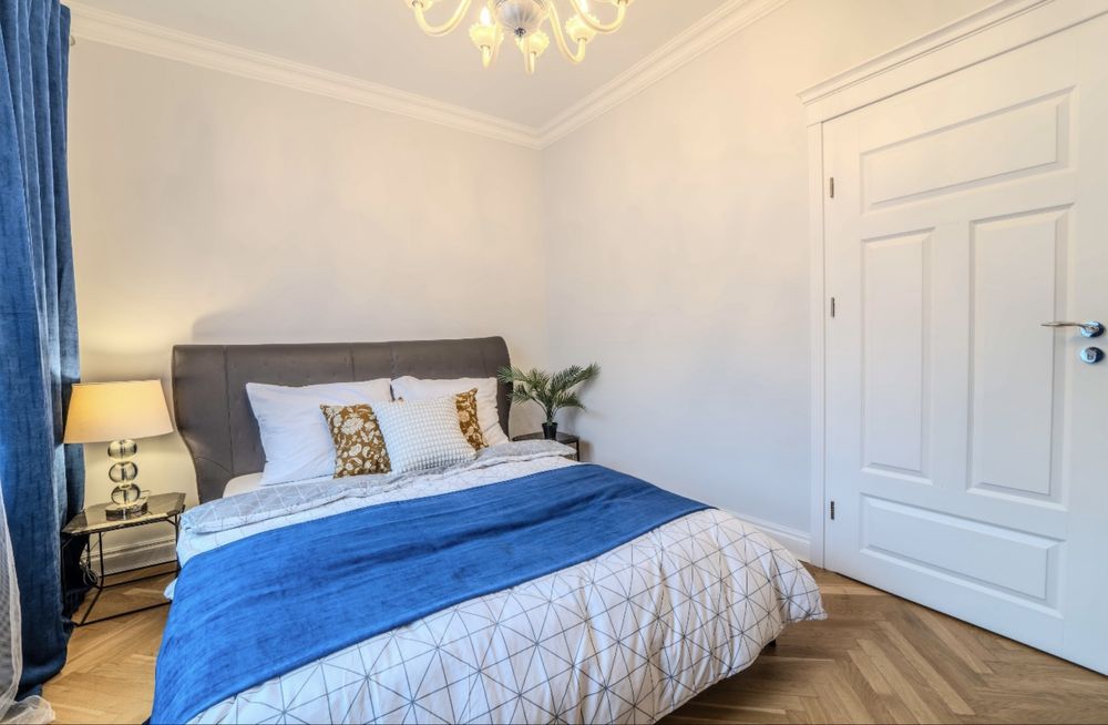 Apartament na Rynku –110m2- 4 pokoje, 6 łóżek, 2 balkony – max 12 osób
