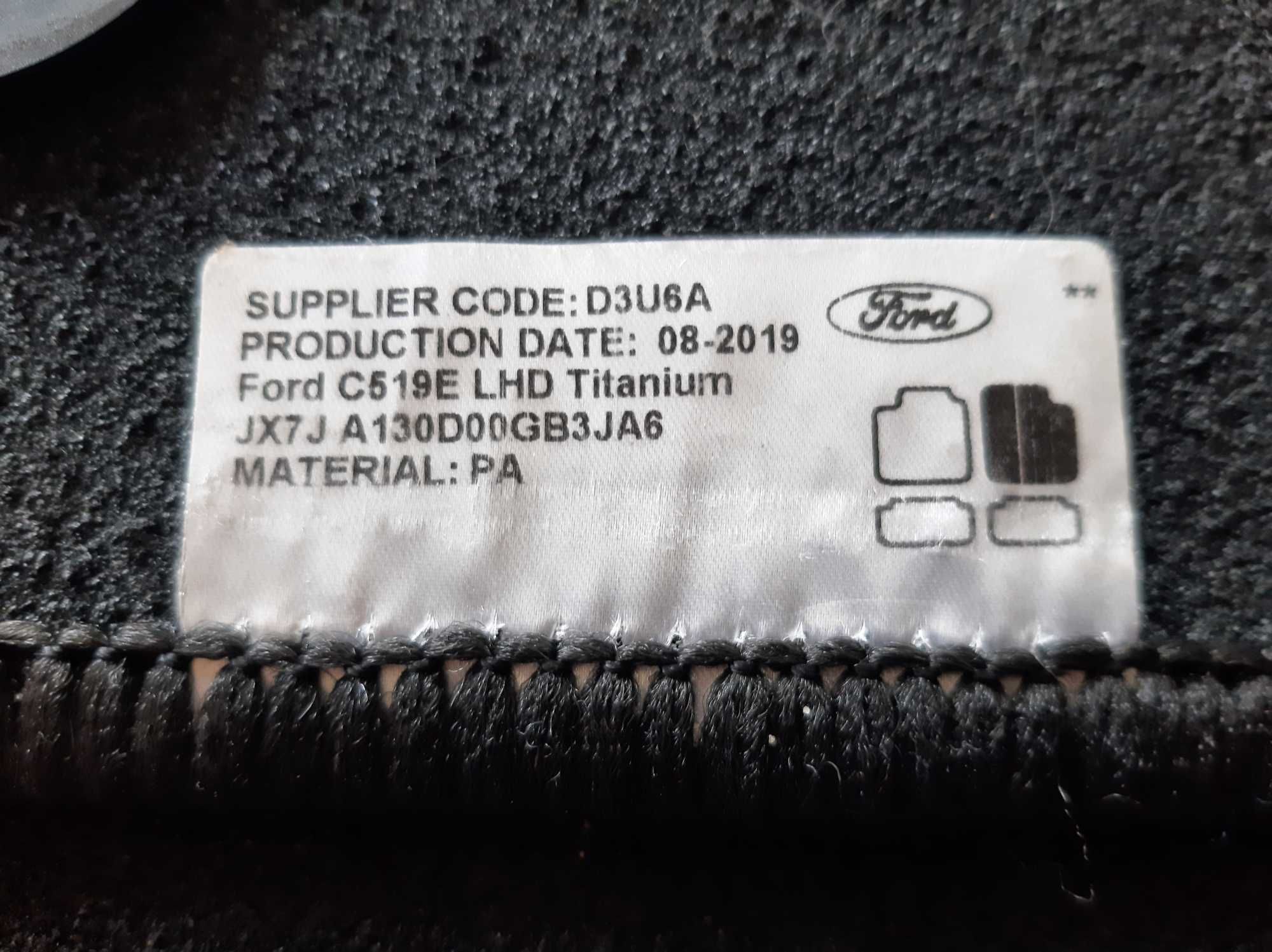 Dywaniki welurowe Ford Focus MK4 kombi komplet przód + tył