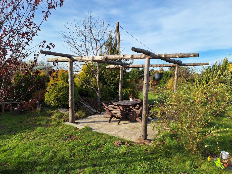 Sprzedam stelaż drewnianej wiaty z bocznymi zasłonami.