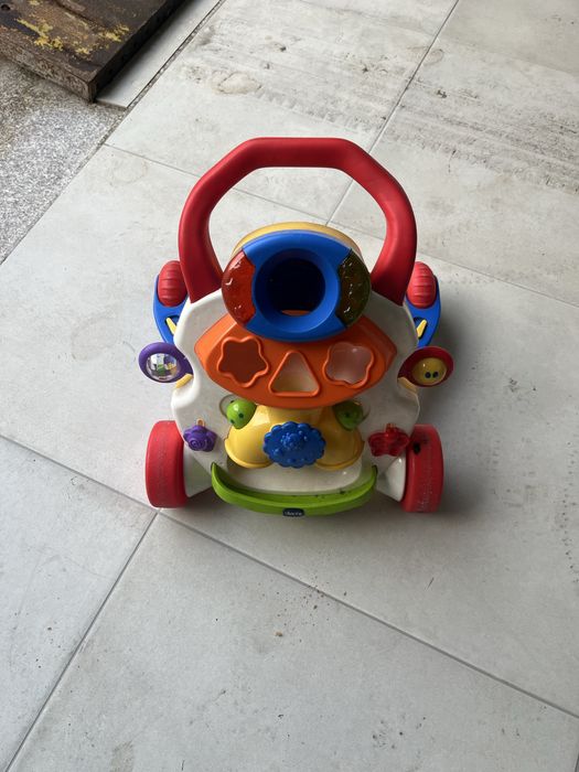 Cadeiras auto e brinquedos