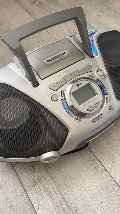 Касетна магнітола LG LPC-LM735X