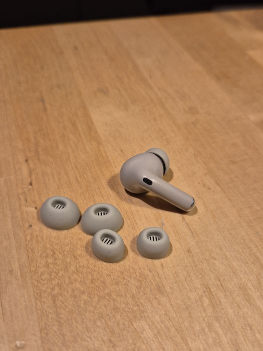 Motorola Buds+ sound by Bose słuchawka prawa