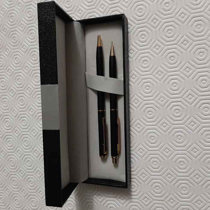 Conjunto de caneta e lapiseira com caixa