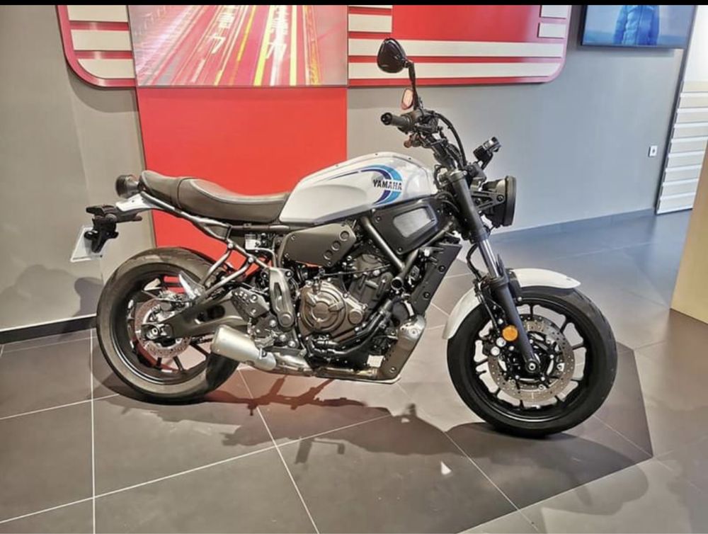 Yamaha XSR700 ….