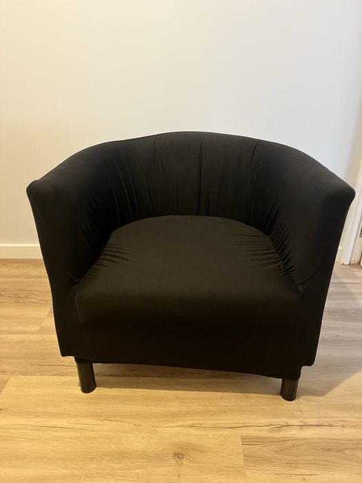 Poltrona preta com capa