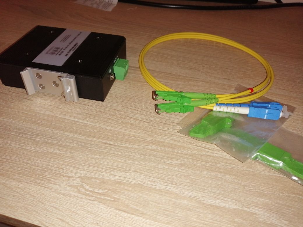 Media konwerter przemysłowy światłowód Ethernet rj45 scp RF-IMC-101-10