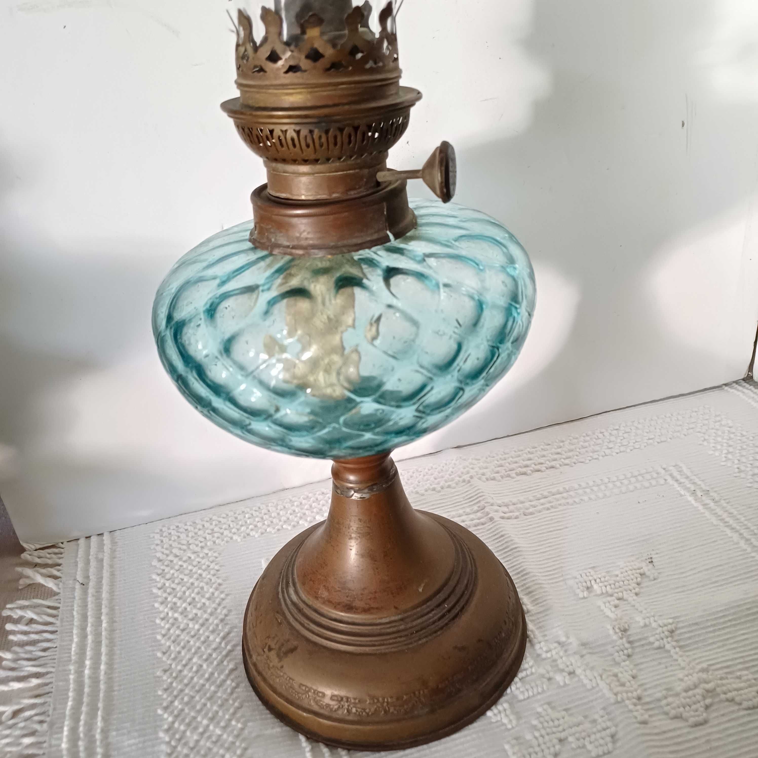 Candeeiros a petróleo com chaminé