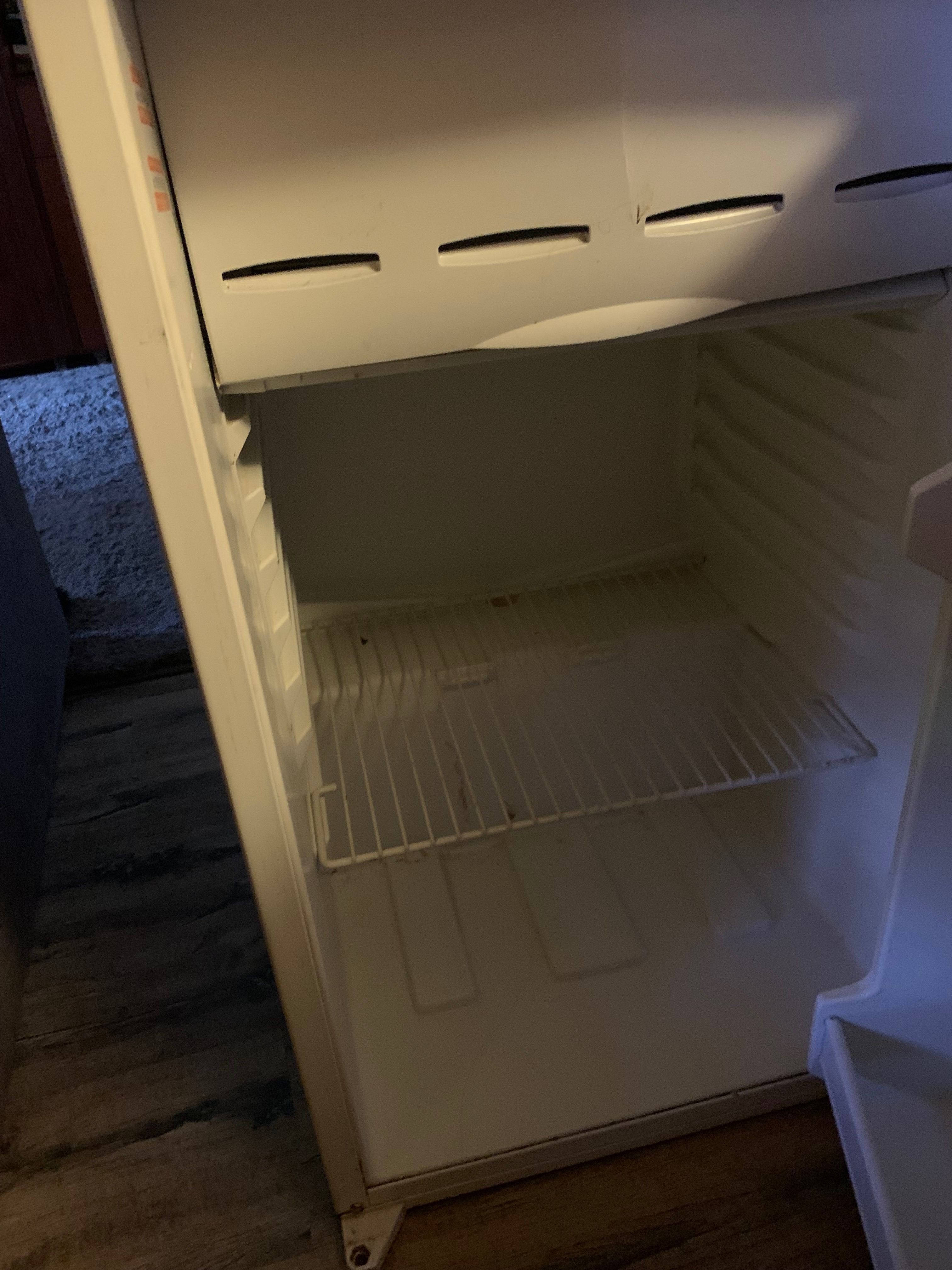 Маленький холодильник Indesit