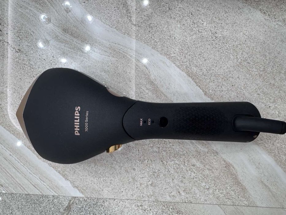 Вертикальний відпарювач ручний Philips STH7060/80