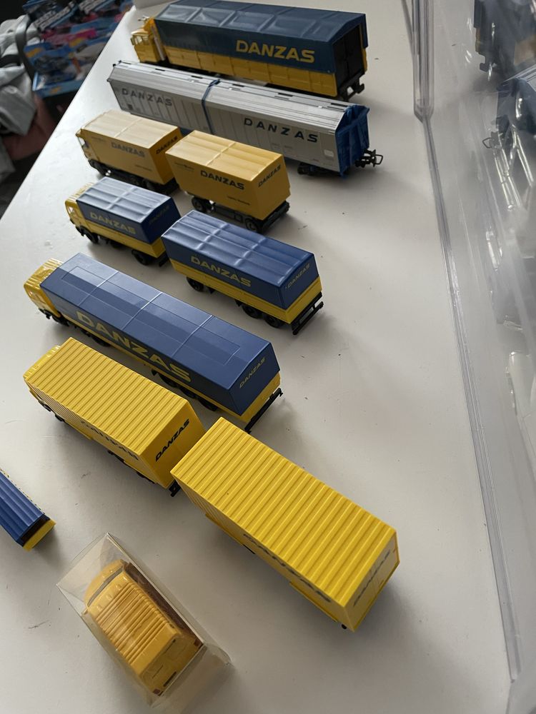 Zestaw modeli DANZAS Herpa oraz Solido ciężarówki pociąg