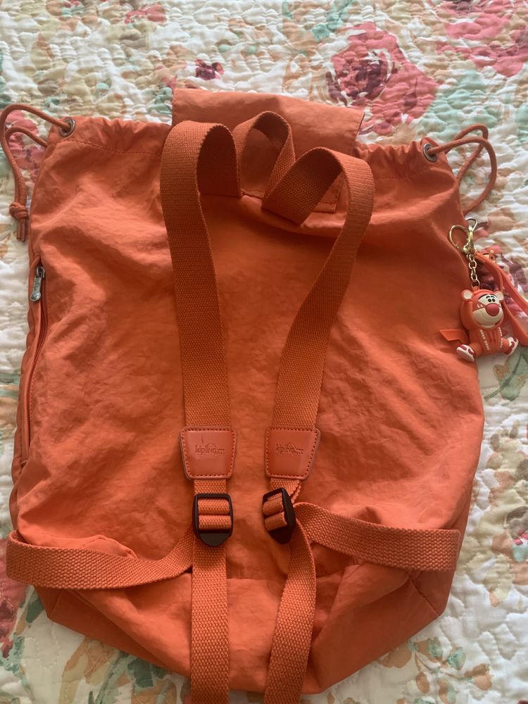 Mochila laranja kipling