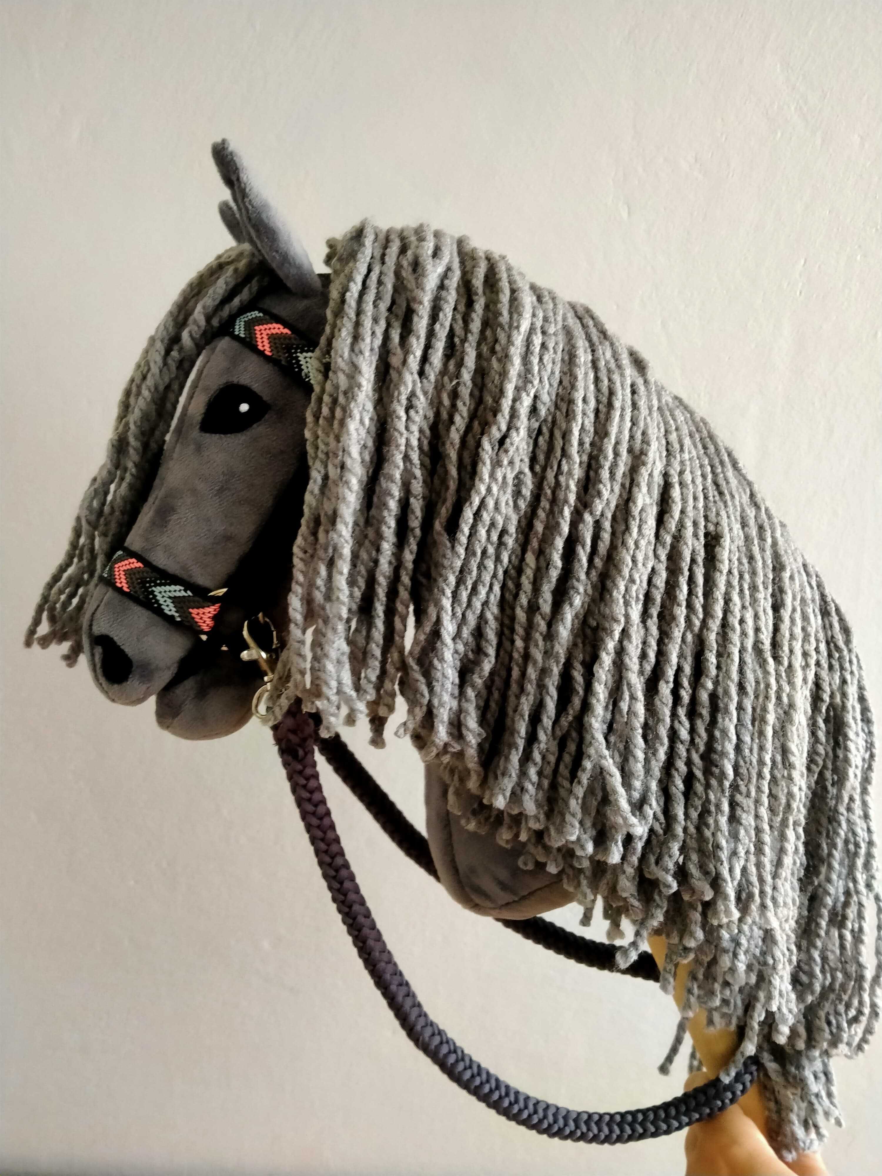 Hobby horse, konik na kiju, szary, A4