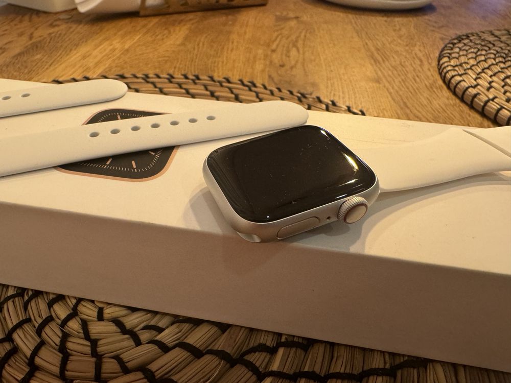 Apple watch 5 40mm, GPS, stan idealny silver, bateria 100%,Mielec