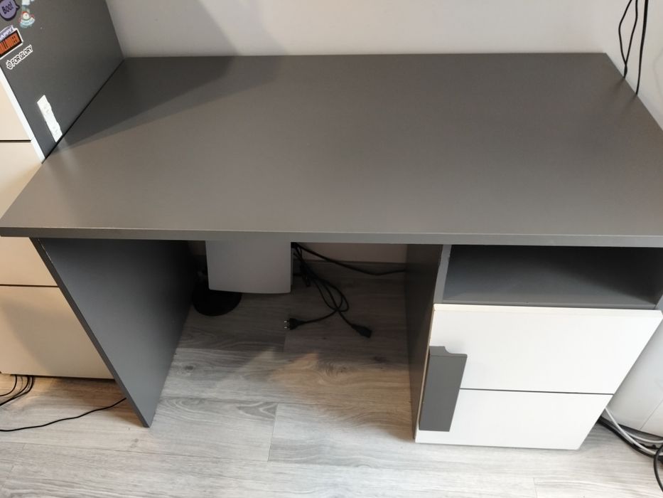 Zestaw mebli młodzieżowych